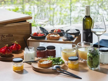 7C Villa and Winery Отели рядом с достопримечательностью «Ubuyagasaki Shrine»