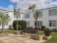 Dolphin Chalet Hotels in Dawlish