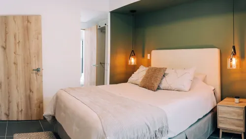 NEW Charming, fully-equipped 2-bedroom apartment - 30min from beach