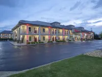 Red Roof Inn & Suites Calhoun Hotels in Calhoun