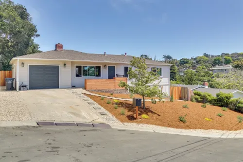 Modern Del Rey Oaks Retreat: 2 Mi to Monterey Bay! Hotels in Carmel Valley