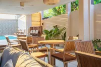 Aquaraa Hotels in Dhigali