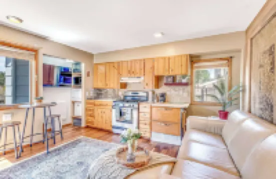 Quaint Carmel - Bungalow Close to Beach