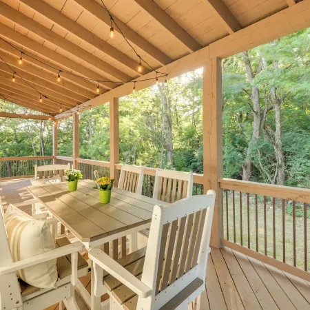 Serene Kentucky Cabin w/ Fireplace + Fire Pit!