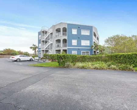 Ocean Hibiscus Retreat For 8 Hotels in Butler Beach