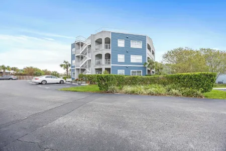 Ocean Hibiscus Retreat For 8