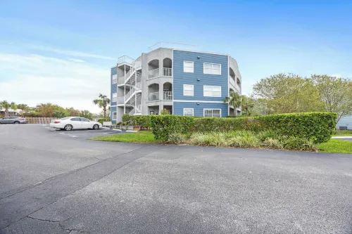 Ocean Hibiscus Retreat For 8 Hotels in Butler Beach