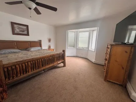 Beautiful Newly remodeled LG home Clse to Mesa Verde Nat Parks Trails Mtn Views