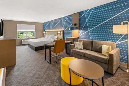 Comfort Inn & Suites Olathe - Kansas City Отели рядом с достопримечательностью «Парк Фриско Лейк»