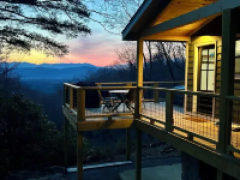 "Rooms with a View" newly renovated rustic modern home with stunning BRM views