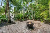 Tropical Retreat Pool Home close to Downtown & Naples Beaches