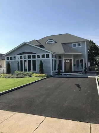 Family Fun Home. 5 Bedroom & Inground Pool ! 4 blocks from the Beach !