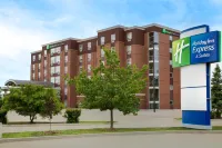 Holiday Inn Express & Suites Cold Lake Các khách sạn ở Hồ Cold