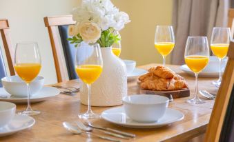 Elegant & Airy 2BR near Regents Park