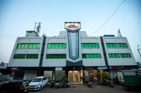 ホテル ナアズ エグゼクティブ ニア T2 エアポート のホテル