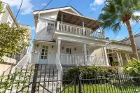 Charming Historic Retreat with Private Backyard - Inviting Oasis