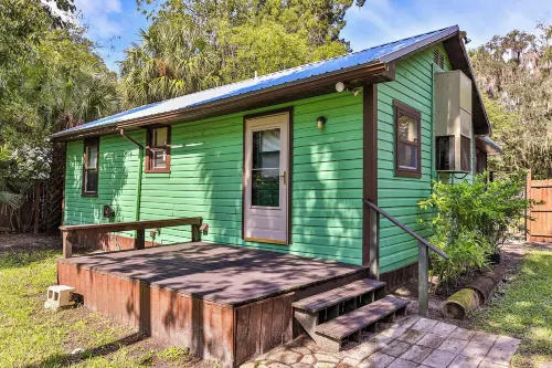 Charming 2-bedroom bungalow in fabulous Homosassa with AC, WiFi
