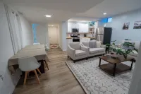 Spacious and Stylish Apartment Perfect for Your Getaway in Beverly!