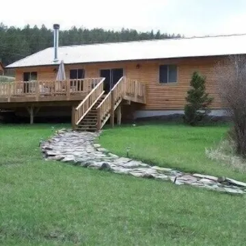 Creekside Cabin With Mountain Views