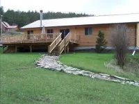 Creekside Cabin With Mountain Views