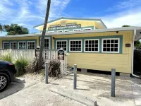 New Amazing Villa on water in charming Captiva