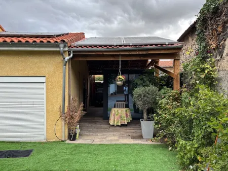 Tiny House de 14m2 Dans Propriété Privée Toute Neuve Dans Riom Отели рядом с достопримечательностью «Сад Отель де Виль»