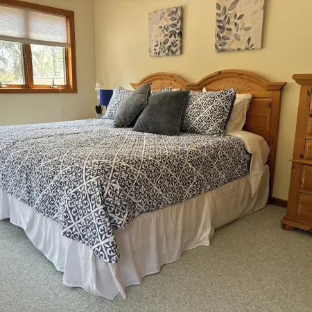 Spacious Newly renovated house with Hot tub, Game Room, Fitness room and more!