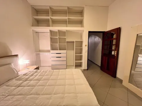 Kinaxixi Palace in Largo rehabilitated. Spacious apartment with balcony.