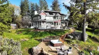 Hilltop Retreat: Sauna, Hot Tub, Fire Pit, Stunning Valley Views