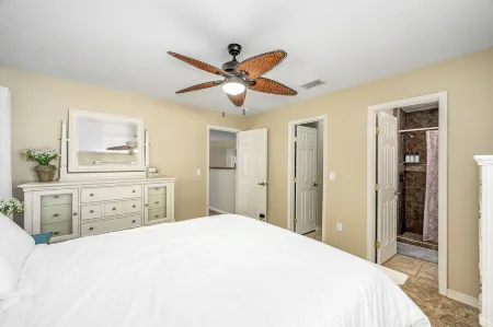 Pool Home Hideaway - 3 Bedrooms in Port St John - Watch Launches from the Pool!