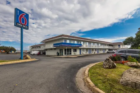 Motel 6 Ardmore, OK Отели в г. Ардмор