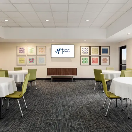 Holiday Inn Express & Suites LEXINGTON NW-THE VINEYARD by IHG