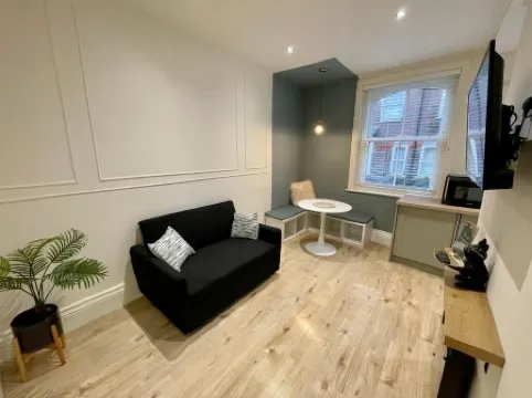 High Town Apartments | Just steps from Luton train station