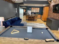 Swanky 1-bedroom loft apartment, located directly on Market street コーニングのホテル