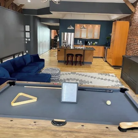 Swanky 1-bedroom loft apartment, located directly on Market street Отели в г. Корнинг