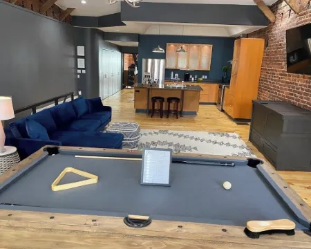 Swanky 1-bedroom loft apartment, located directly on Market street Hotels in Corning