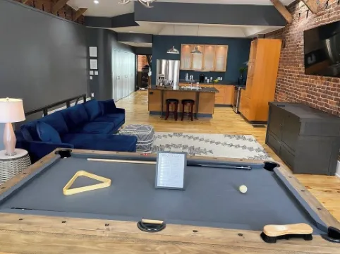 Swanky 1-bedroom loft apartment, located directly on Market street