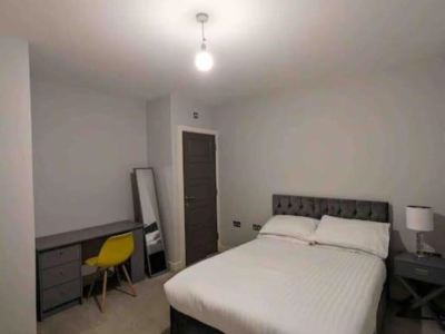 Elegant Central Brentwood Flat