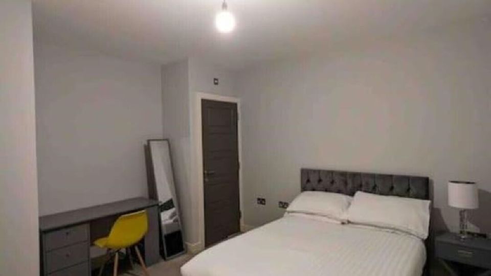 Elegant Central Brentwood Flat