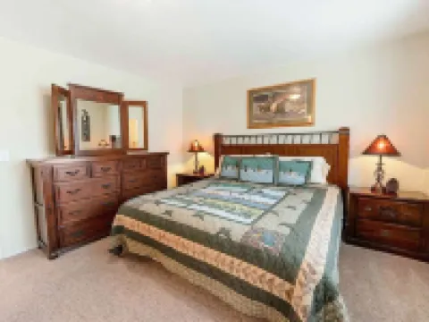 Gorgeous Tahoe Condo/Pools/Hot Tub/Tennis/ 1/2 Mile to Beach! Hotels in Dollar Point