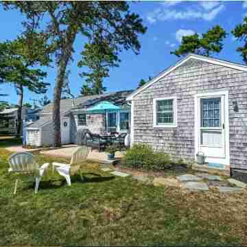Quiet, Clean West Dennis Home - Walk to Beach Hotel Exterior