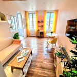 Alba - Appartement en Hyper Centre Avec Terrasse, Parking et Local à Vélos فنادق في Tonnerre