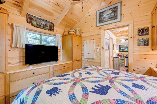 Franklin Cabin w/ Creek Access: Hike & Fish! -  Privatzimmer