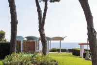 Seafront villa with private beach access Hotel a Mataró