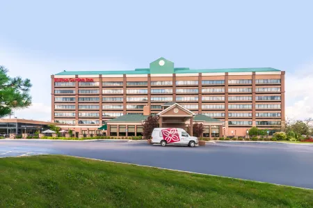 Hilton Garden Inn Detroit-Southfield Отели рядом с достопримечательностью «4 Men»