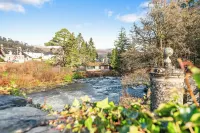 Luxury 3 Bedroom Cottage with Garden, Private Courtyard, in the heart of Killin. - 4-Star