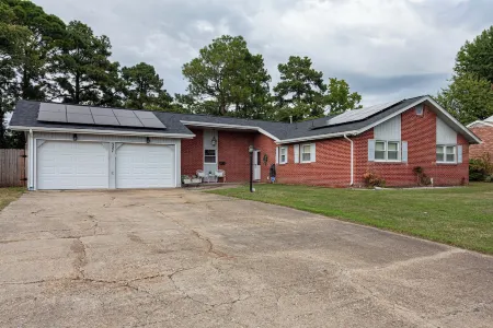 Charming 3-Bedroom Home with Private In-Ground Pool Oasis in Hampton, VA