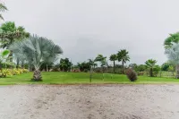 Private Room Next to the Pool w/ Shared Kitchen Hotels in Pedernales