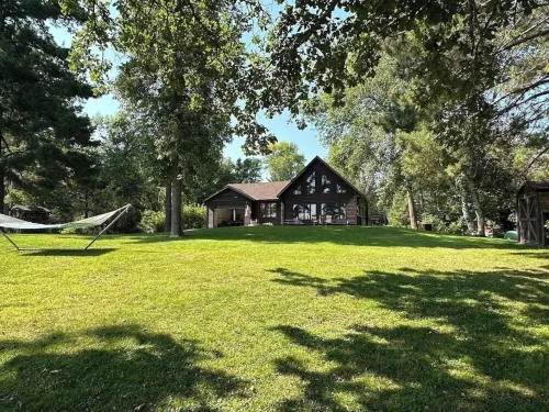 Sunrise Cabin on Big Sandy Lake - McGregor MN - Chalets
