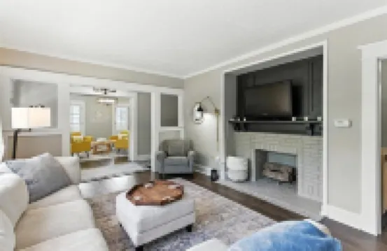 Your Summer HQ!  Sleeps 11, Why Stay in 4 Rooms? Get the House!  Pet-Friendly!